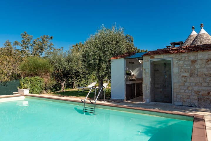 Charming Trulli with Pool for 8 people in Monopoli