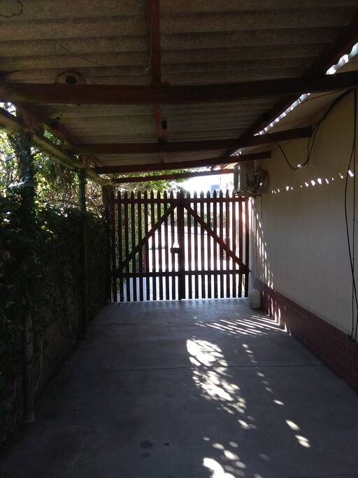 Garage e ingreso al apartamento