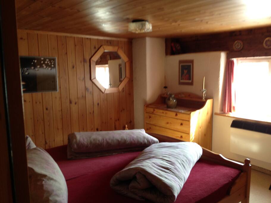 Schlafzimmer 1