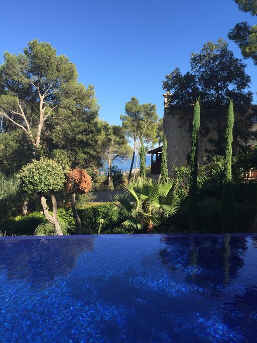 Pool and sea view