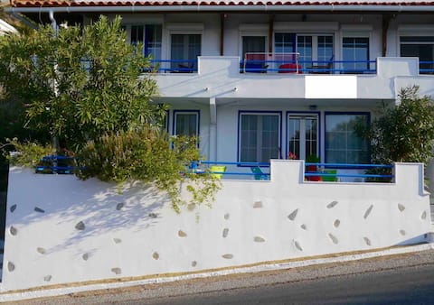 2 bedroom maisonette at the port of Fournoi