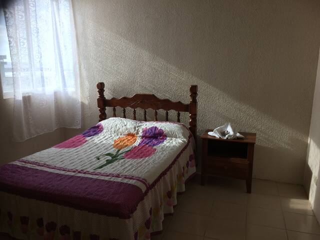 GREAT-price LARGE CLEAN 3Br-GatedBeachsideParking