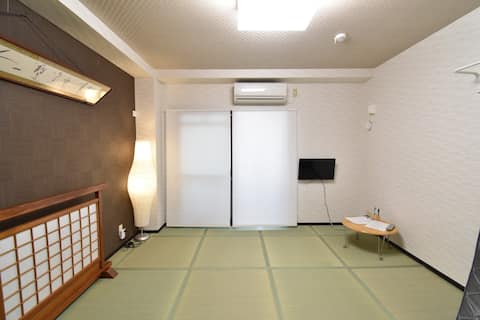 It's located between JR Osaka station and USJ! 103