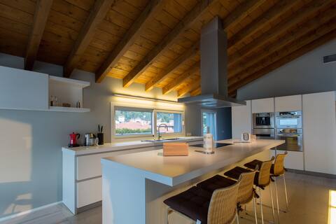 4 bedroom luxury penthouse with great lake view