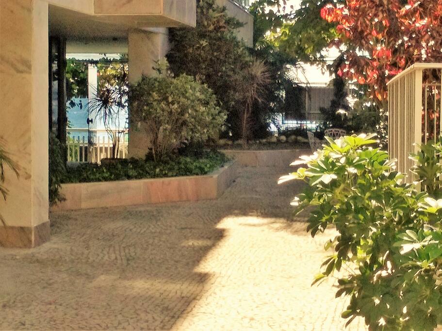 Entrada do prédio / Building entrance