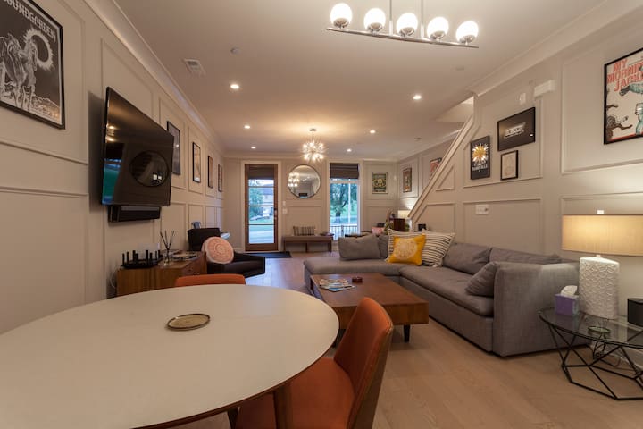 Mid-Century Inspiration in the Center of Nashville gallery image 2