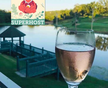 Tranquil 2BR/2BA condo by duck pond