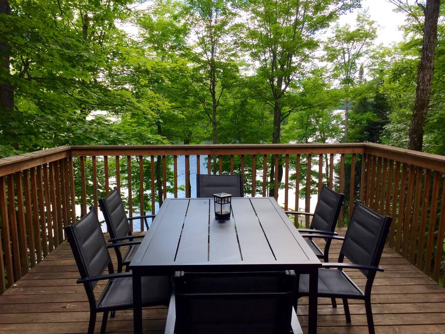 Lakeside dining high in the trees