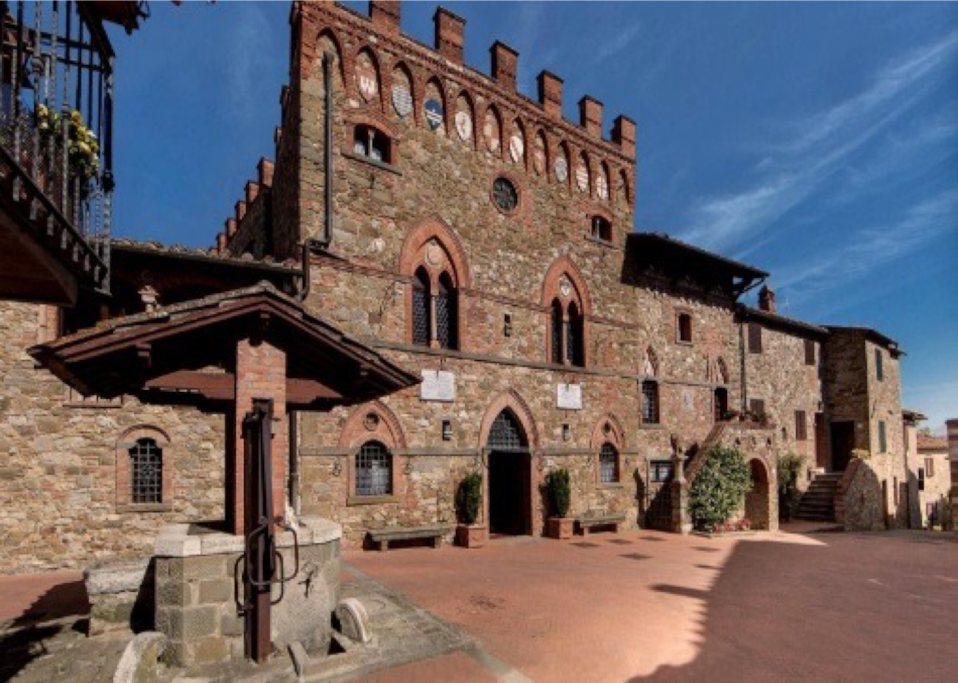 The view from the entrance onto the Piazza
