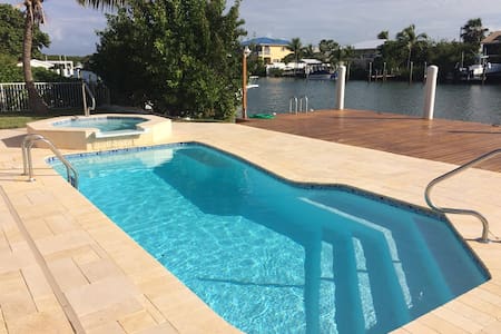 4BR 3B, Heated Pool & Spa, 60' Dock