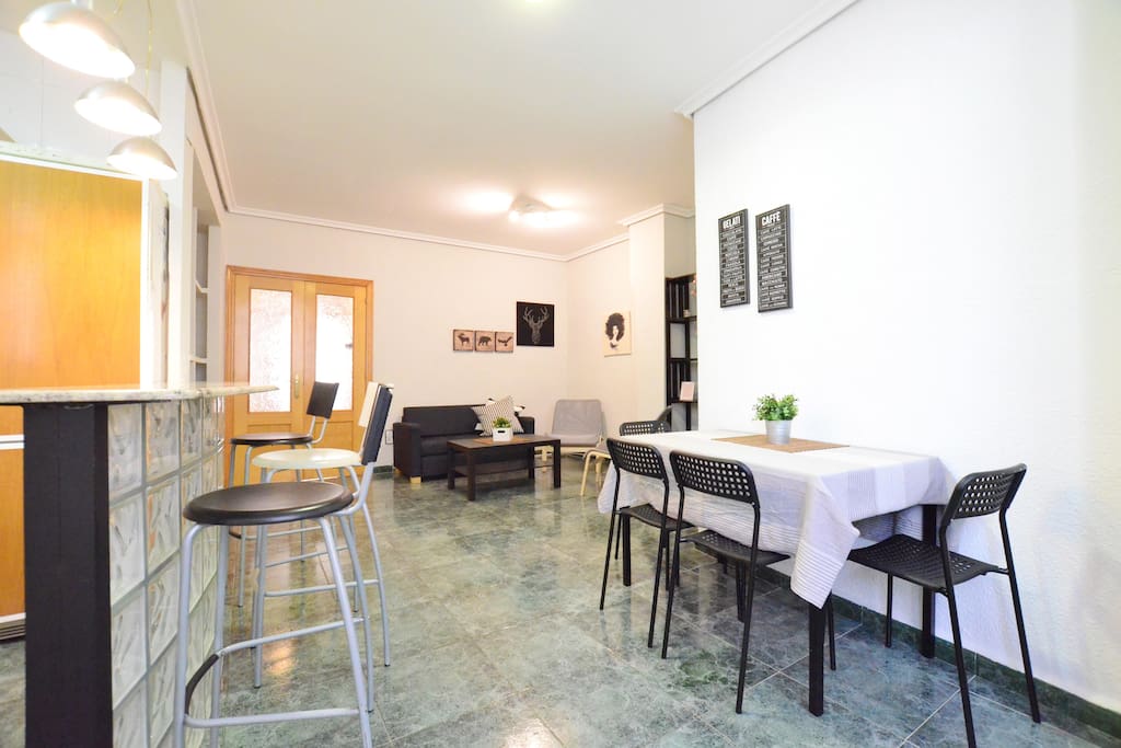 Salón comedor / Living room with kitchen