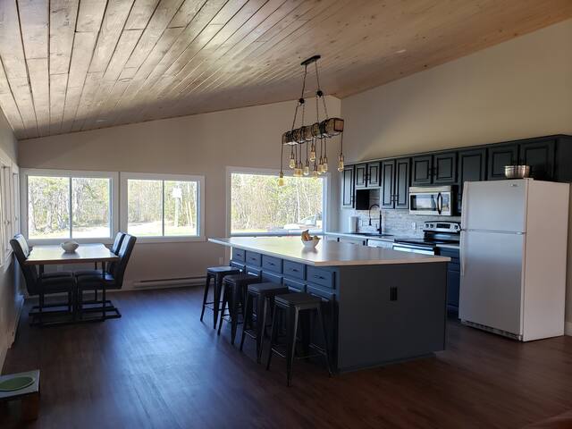 Beautiful secluded waterfront property gallery image 2