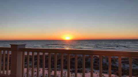 "Serendipity Sunsets" 1 level w/Elevator