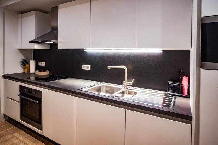 MUNICH FINEST APARTMENTS 6 (80 Quadratmeter) gallery image 3