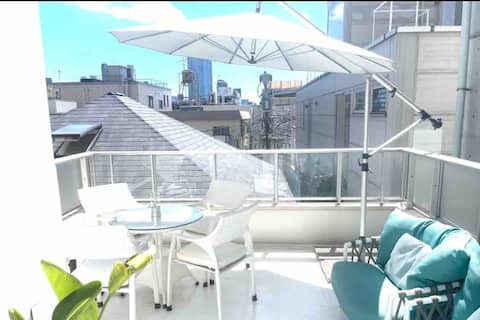 small villa 2 stops to Shibuya 10min Aoyama 1-chome Station 3min walk Pet Friendly Children Welcome Parking Lot for up to 6 people