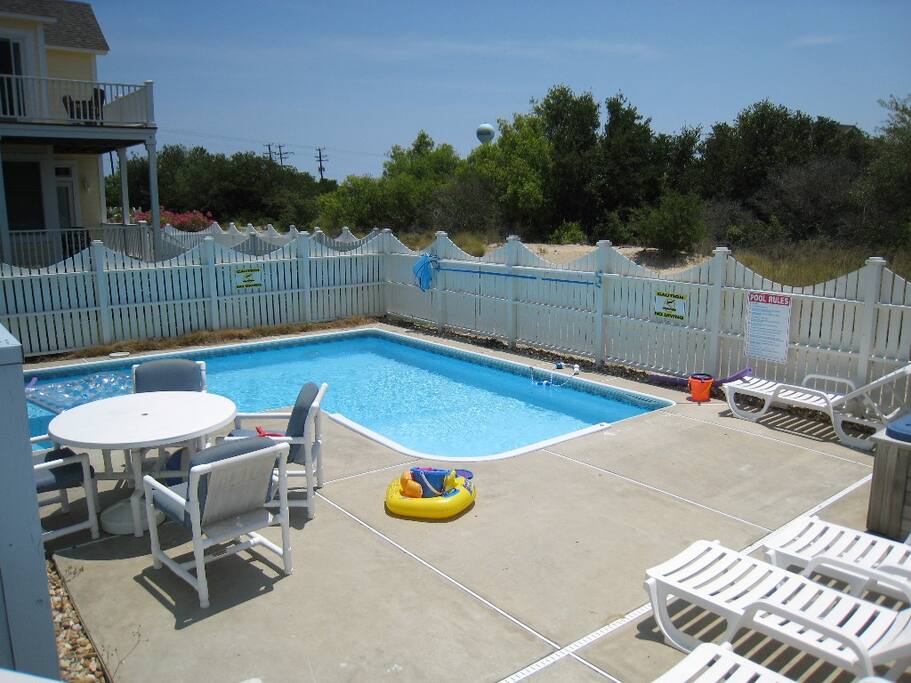 HK02: Sea Biscuit | Pool Area