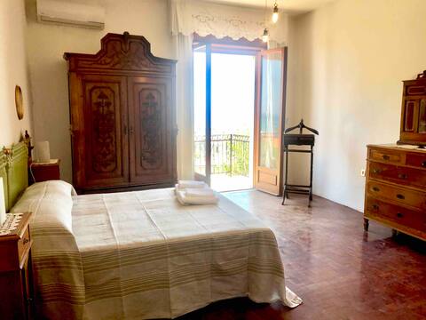 Room in city center with Sea View 5 minutes from the beach