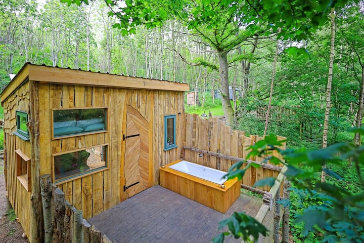 Hand crafted cabin photo 5