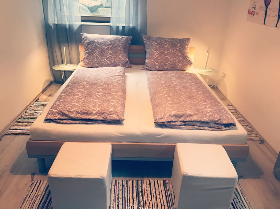 Schlafzimmer 1