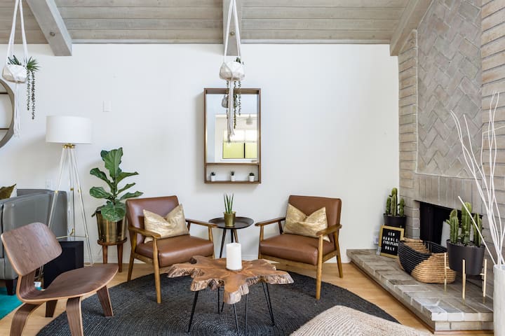 Silver Triangle Oasis with Verdant Backyard