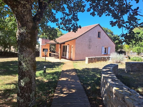 Charming cottage for 6 people