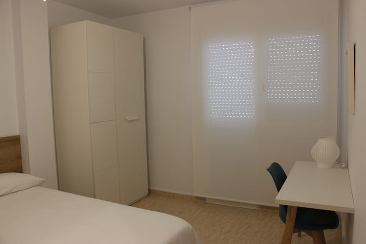 TWEEPERSOONSKAMER. 3.