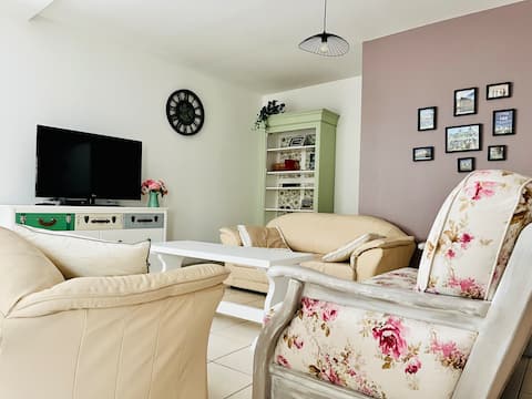 Top Airbnb: La Maisonnette, quiet house, close to the canal à Cher