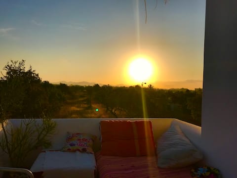 LOVELY PEACEFUL ROOM. In ST JORDI
To relax