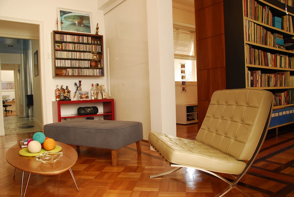 Sala de estar integrada à suíte | Foto: Monique Cabral