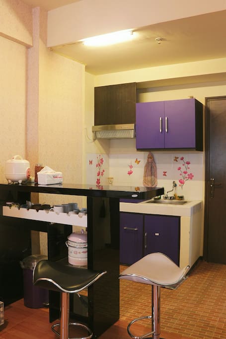 kitchen & bar