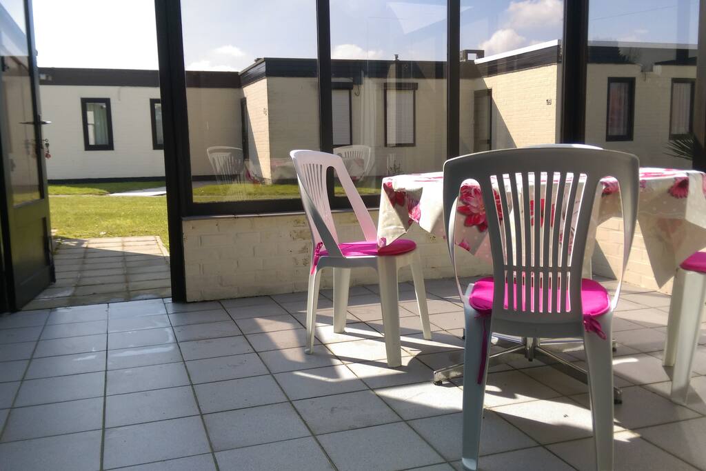 Terras met zicht op de tuin.