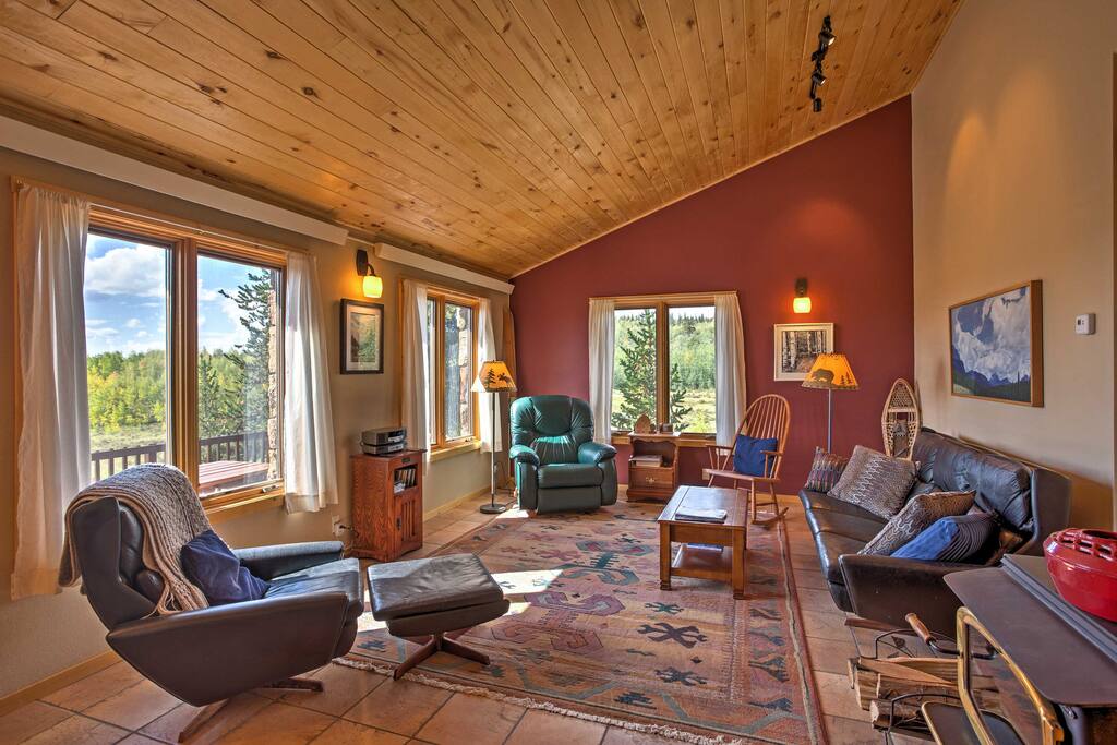 This tastefully decorated home sleeps up to 8 guests.