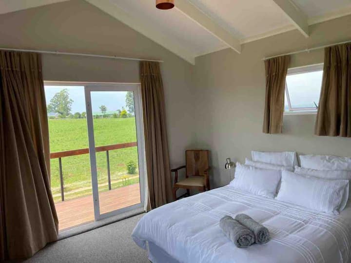 Поглед од креветот на планините Дракенсберг и карклуф 