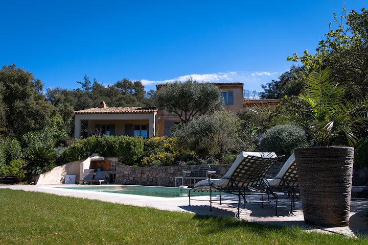 Le Mas Amore Charmante Ferme Provencale Originale Decoree Et Amenagee Avec Gout Grand Terrain Mur Et Prive Capacite D Accueil 8 Personnes