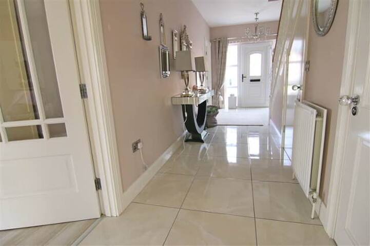 Suburb location(Two rooms 2 double beds)