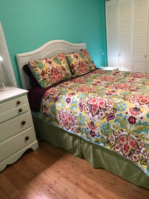 Tropical Beach Apartment SALTWATER POOL Quiet FUN Guest suites for