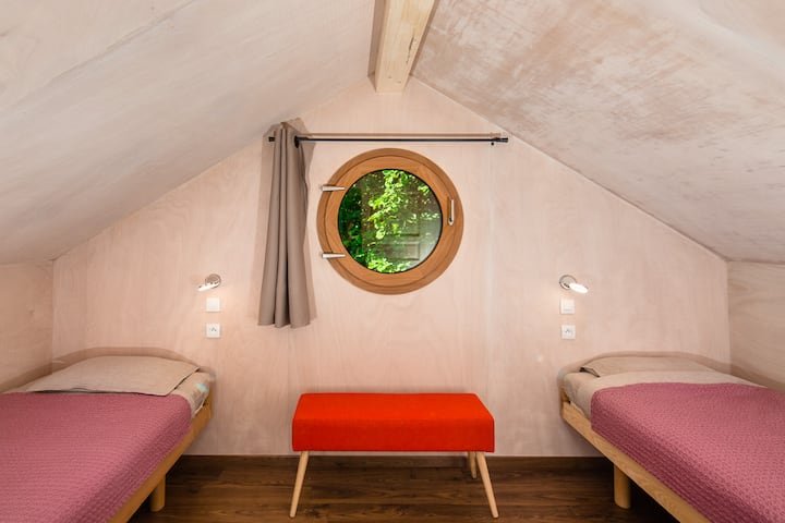 卧室配备2张90厘米x 200厘米的单人床，可拼成一张双人床。 房间配有2张单人床（ 90厘米x 200厘米） ，可与一张加大双人床合在一起。