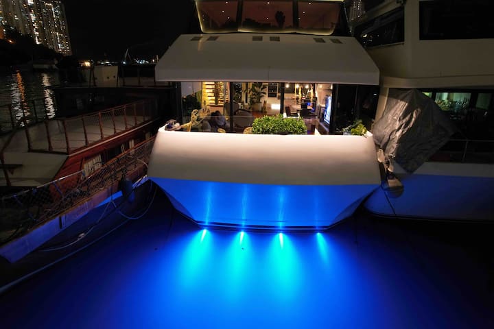 Welcome to the Utopia gallery image 4