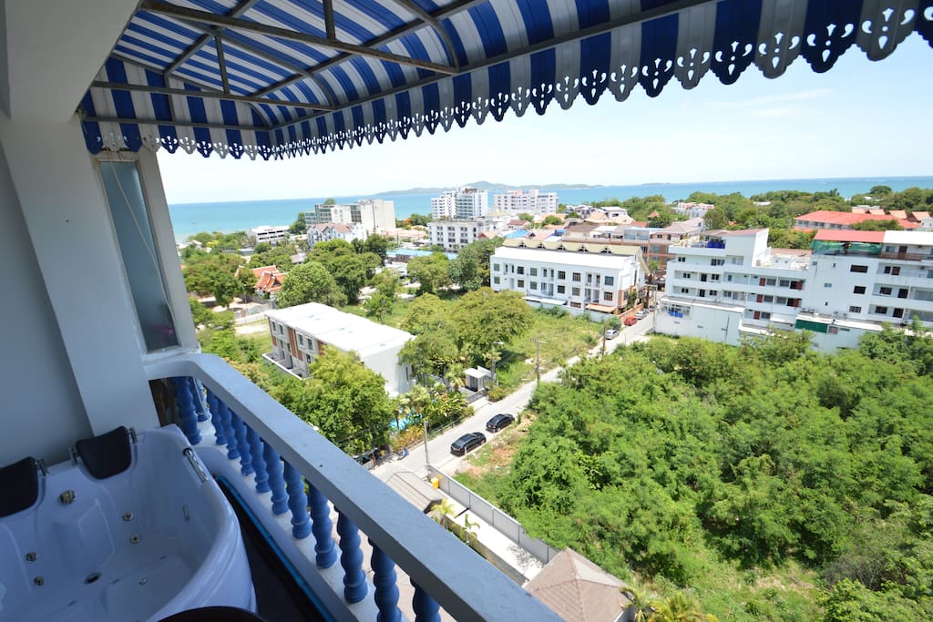 Jacuzzi with Sea view on the balcony