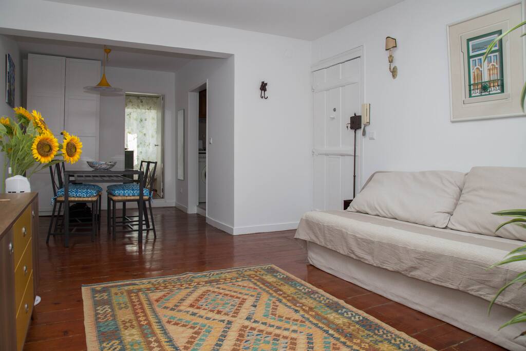 A view of the living room looking at the dinning room area