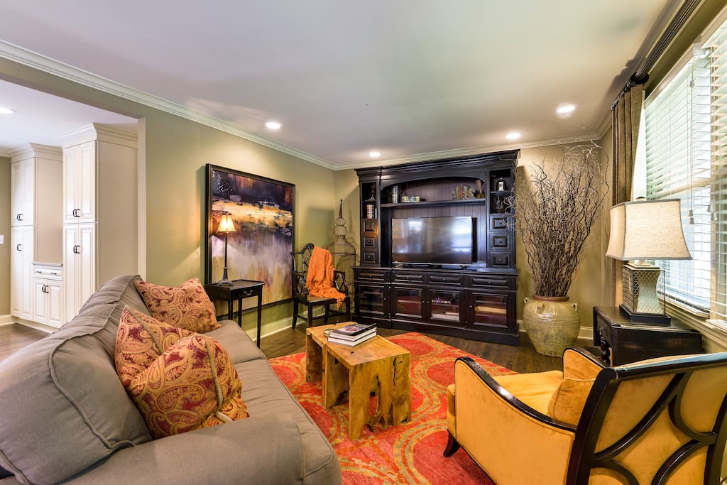 Vibrant pops of color make for a very inviting living room.