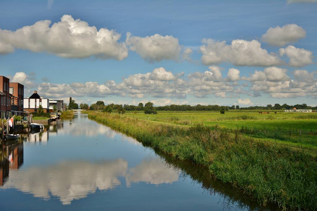 This photo is taken 3 minutes walking from the house. Here a lot of walking paths go into nature.