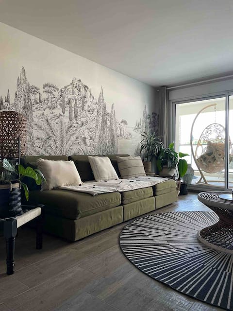 Successful Airbnb property: Quiet & cozy apartment 75 m2 / Air conditioning / Parking / Station in Centre