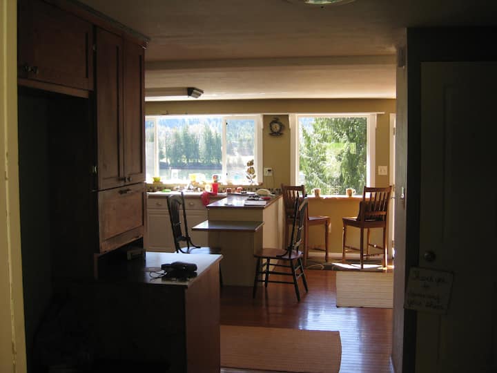 Scenic, Well Appointed River Ranch on WATERFRONT! Houses for Rent in