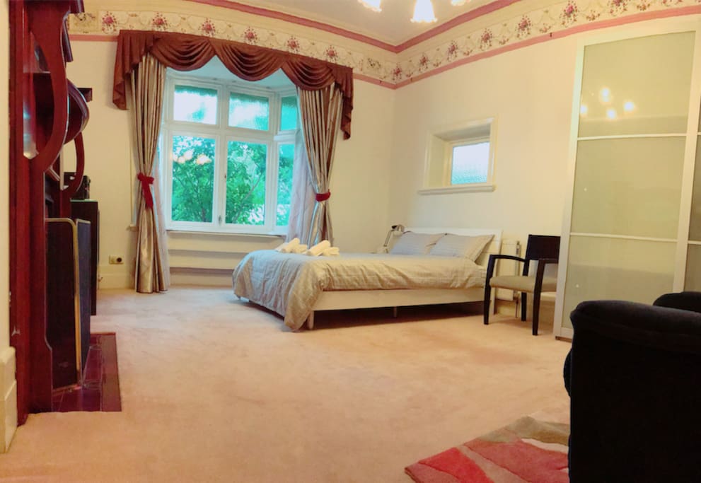 Room 2: Bright & Spacious