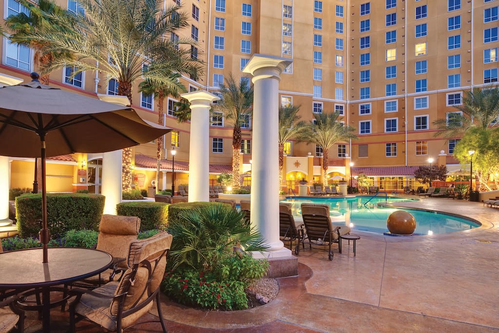 GORGEOUS NEWLY RENOVATED 2 BEDROOM SUITE!