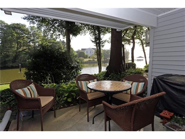 Right on Silver Lake walk to beach!