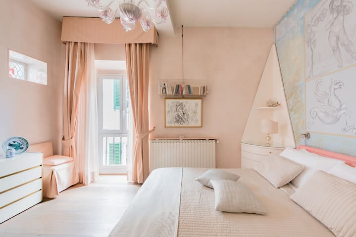 Historical Home near Ponte Vecchio and Uffizi