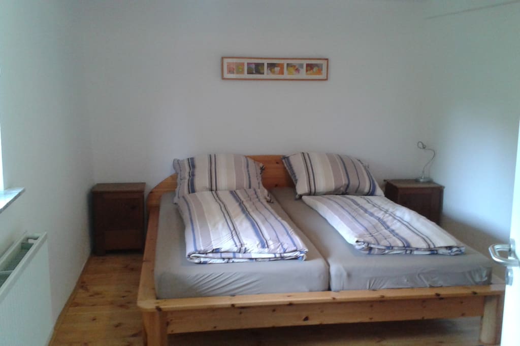 Schlafzimmer mit 1,80cm Doppelbett