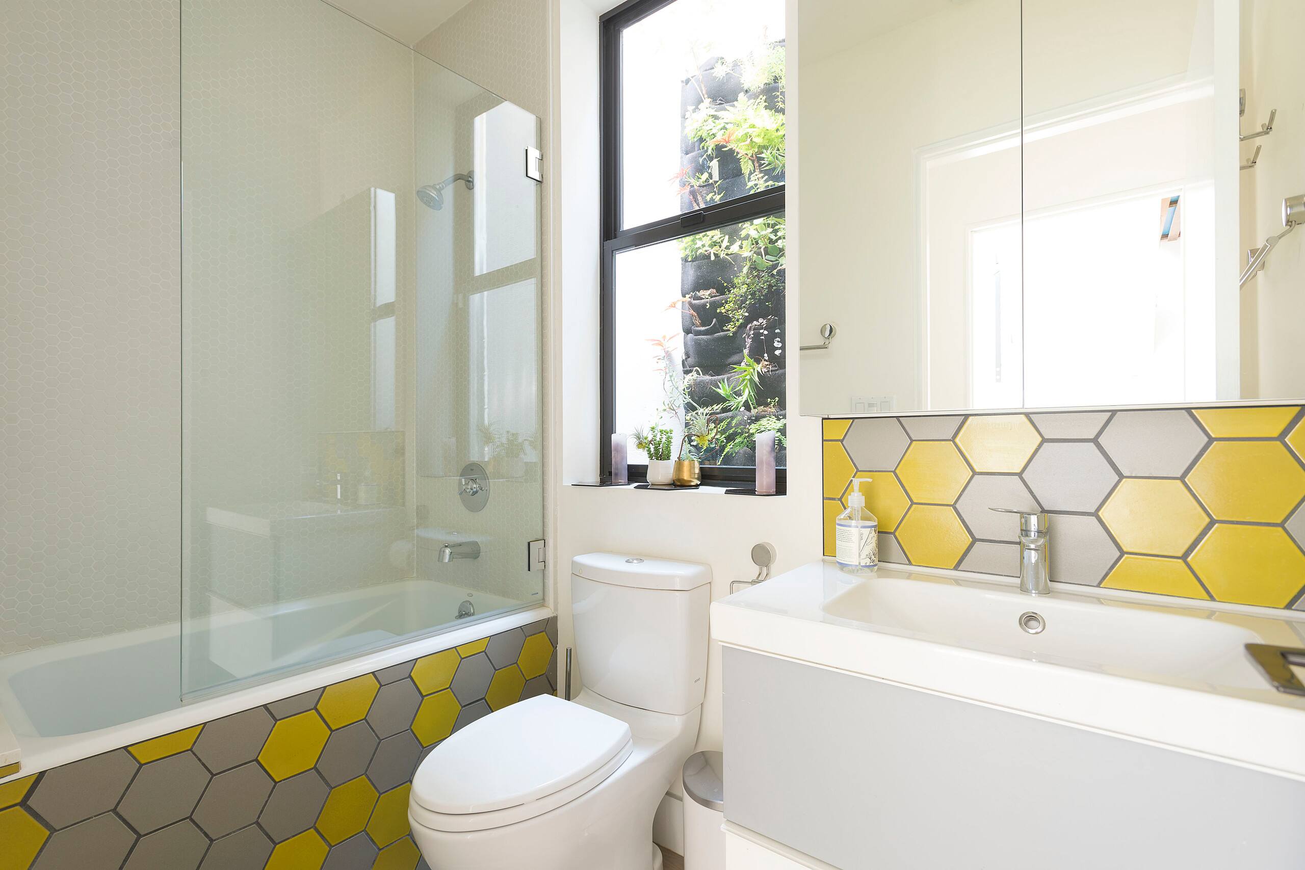 Home in San Francisco · ★4.94 · 3 bedrooms · 4 beds · 2 baths - Image 38